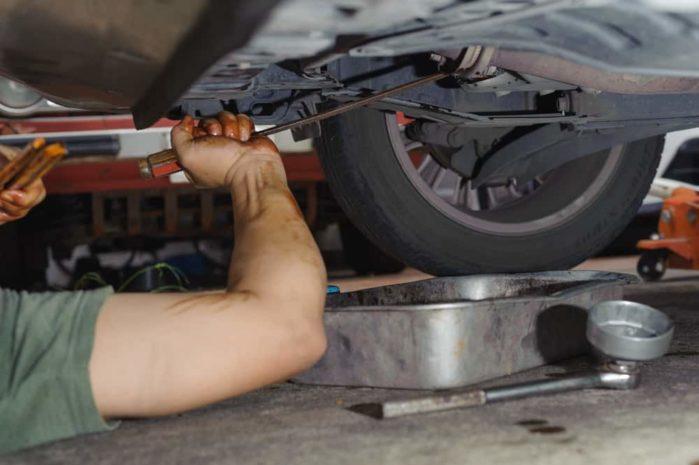 Critical traits of an oil drain pan Best Oil Drain Pan