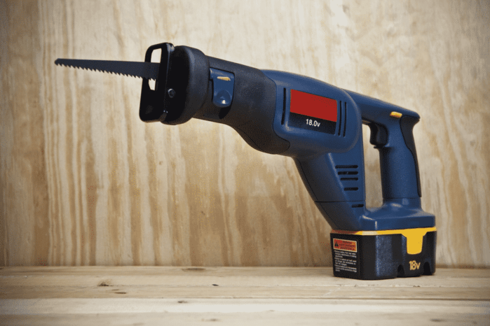 Cordless Reciprocating Saw Jigsaw vs. Reciprocating Saw