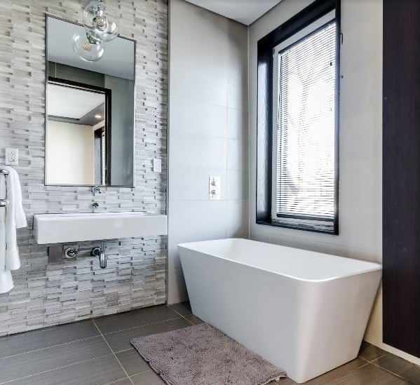 bathroom-remodel-tips 6 Inexpensive Bathroom Remodeling Ideas