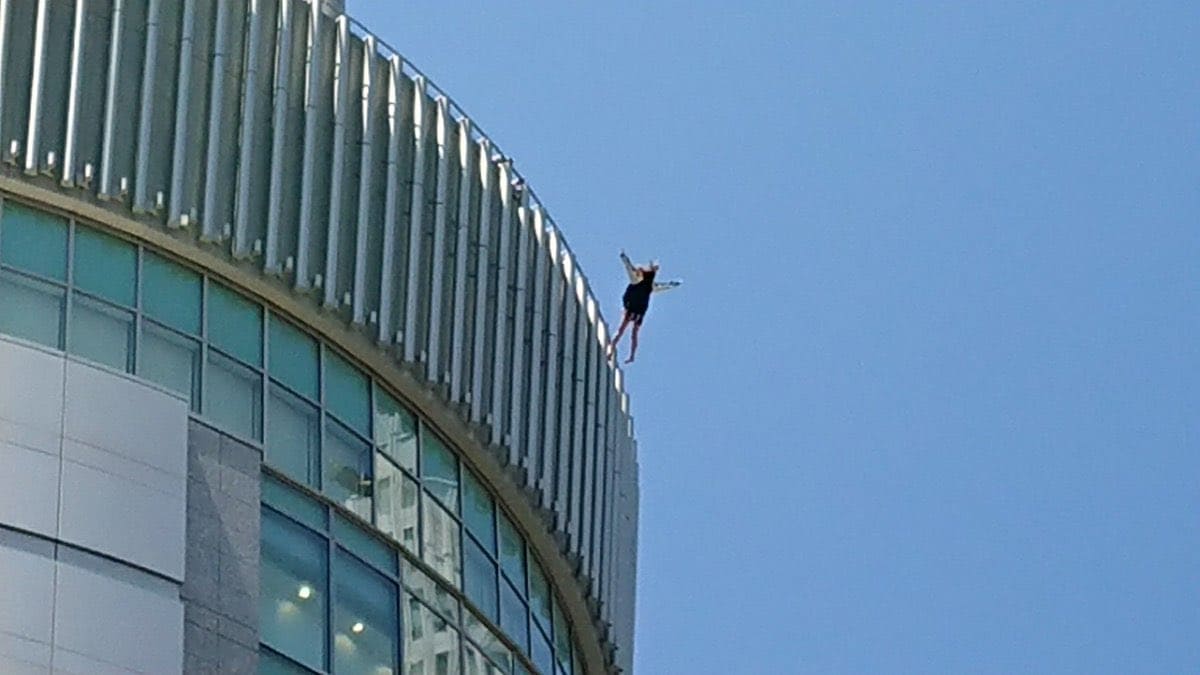 大阪梅田ヘップ飛び降り高校生が掲示板で自殺予告 家庭板で喚いていた こねこのニュース調べ 大阪梅田ヘップ飛び降り高校生が掲示板で自殺予告 家庭板で喚いていた こねこのニュース調べ