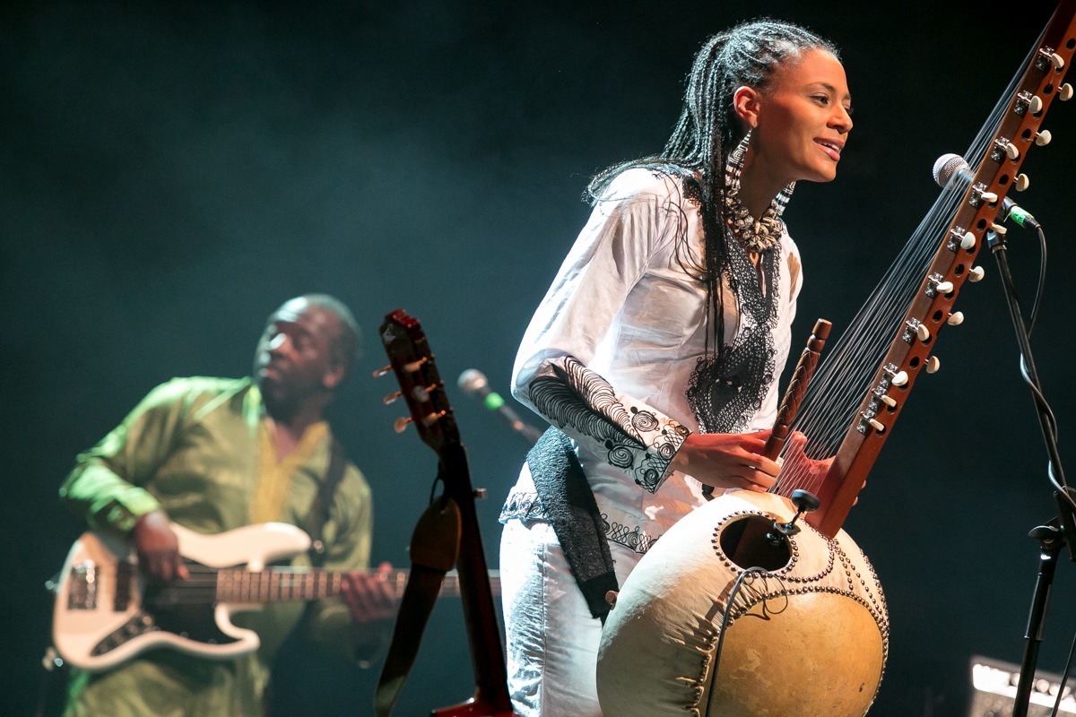 Meet Sona Jobarteh The First Female Professional Kora Player