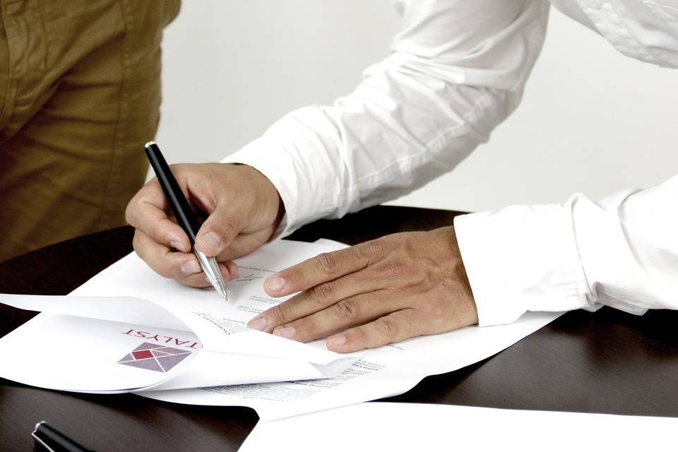 Difference Between Contract and Purchase Order 