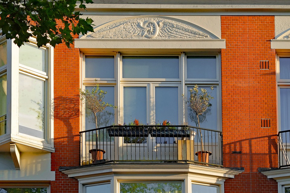 Key Difference Between Verandah and Balcony