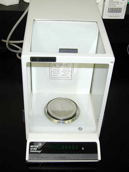 Key Difference - Gravimetric vs Titrimetric Analysis