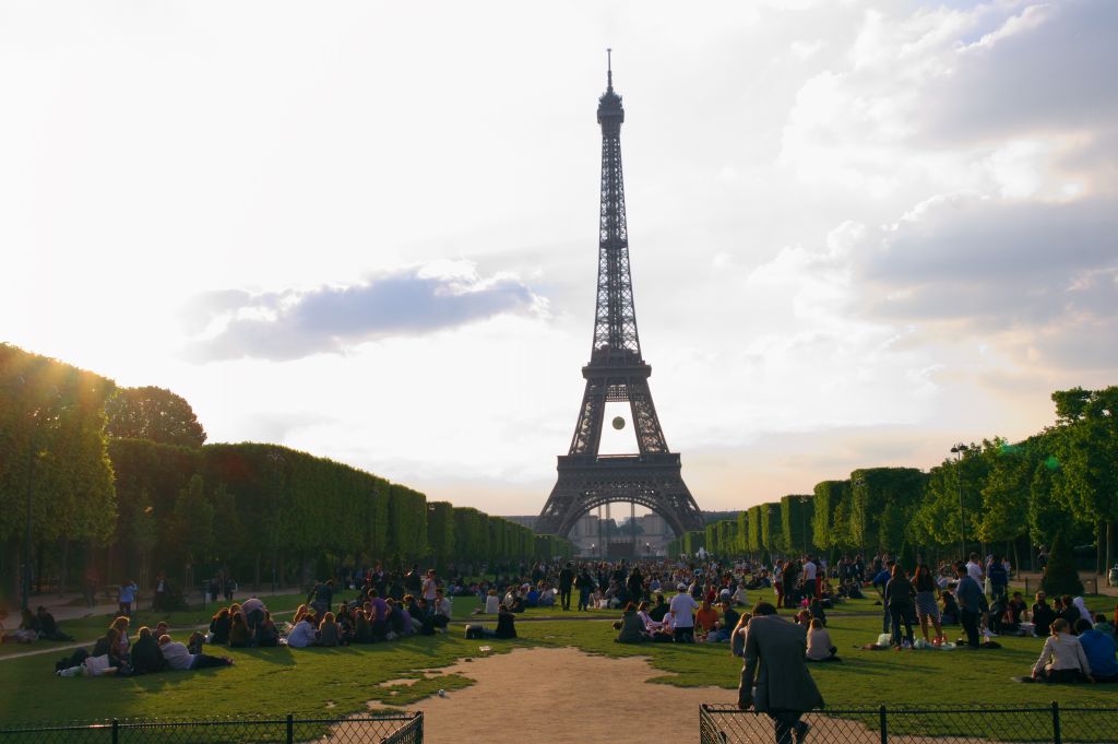 Best Tips & Ideas For Photographing the Eiffel Tower at Night 10 Eiffel Tower, Champs-Elysees