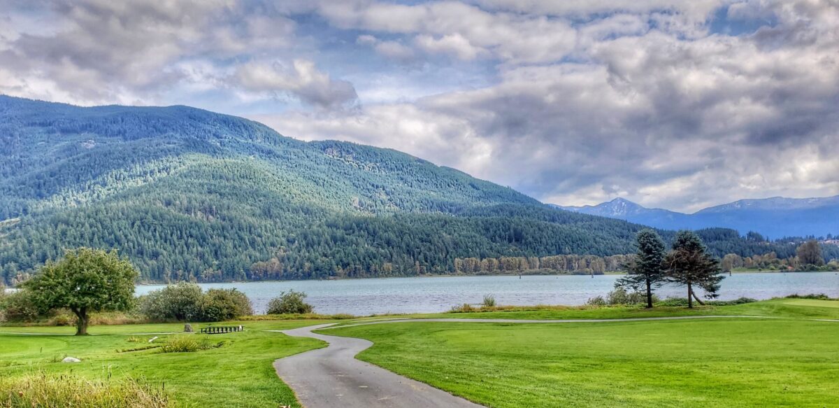 Sandpiper Golf Course with lake view and mountains