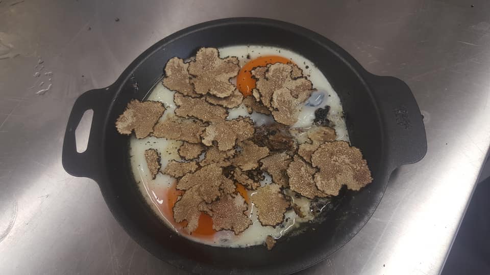 Agriturismo Granoantico Bologna Tagliatelle Al Ragu E Tigelle Nel Ristorante Con Vista Sui Colli Bolognesi Puntarella Rossa