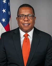 Brian A. Nichols Encargado de Negocios Interino