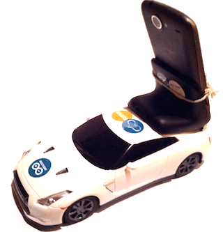 Une voiture télécommandée par un smartphone android
