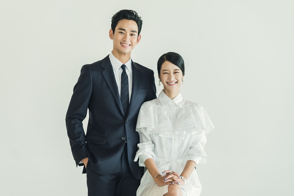 “It’s Okay To Not Be Okay” Unveils Family Photos Of Kim Soo Hyun, Seo