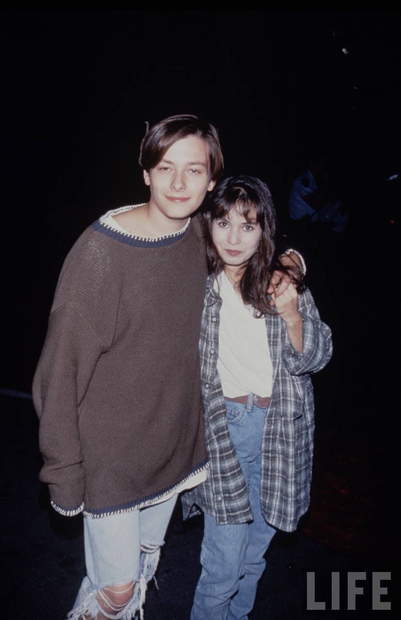 Back to the 90s (90soutfits Edward Furlong and Jacqueline Domac,...)