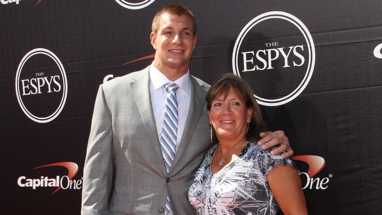 Gronkowski Mom / Rob Gronkowski Photos Photos The 2015 Espys Arrivals