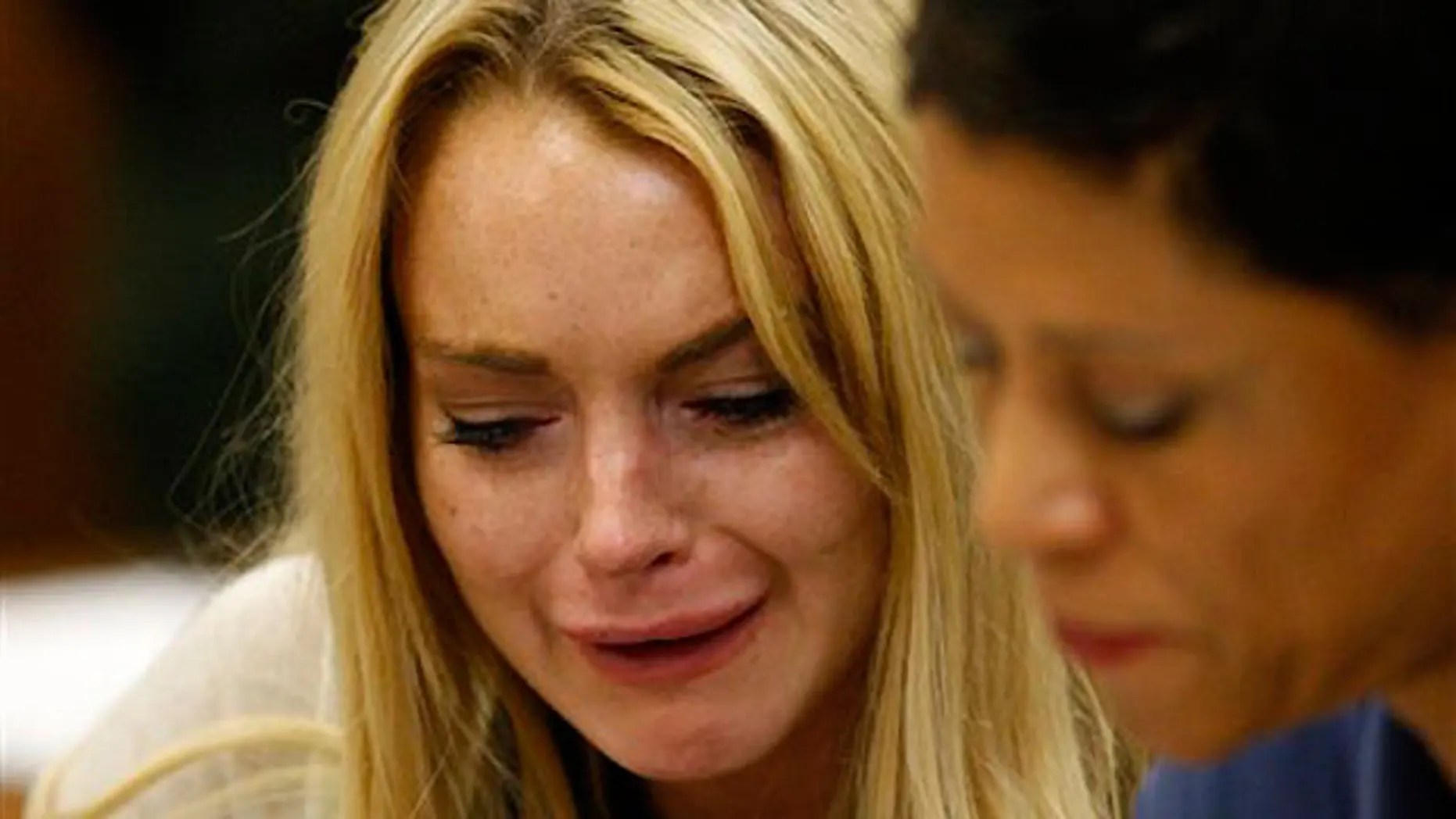 Lindsay Lohan Enters Sober Living House Less Than a Week Before She's