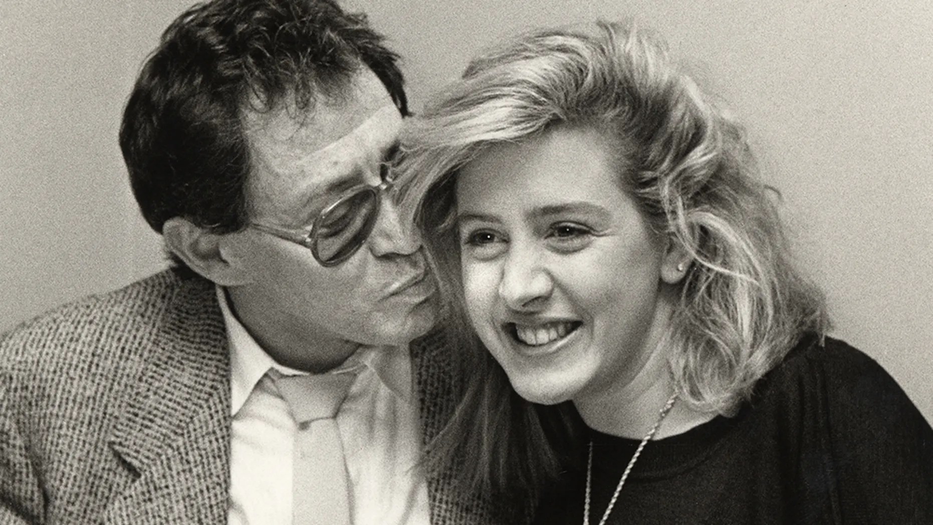 Joely Fisher says dad Eddie Fisher wrote apology letter for exposing
