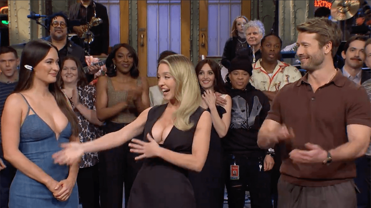 Kacey Musgraves embarrassed by "Saturday Night Live" wardrobe