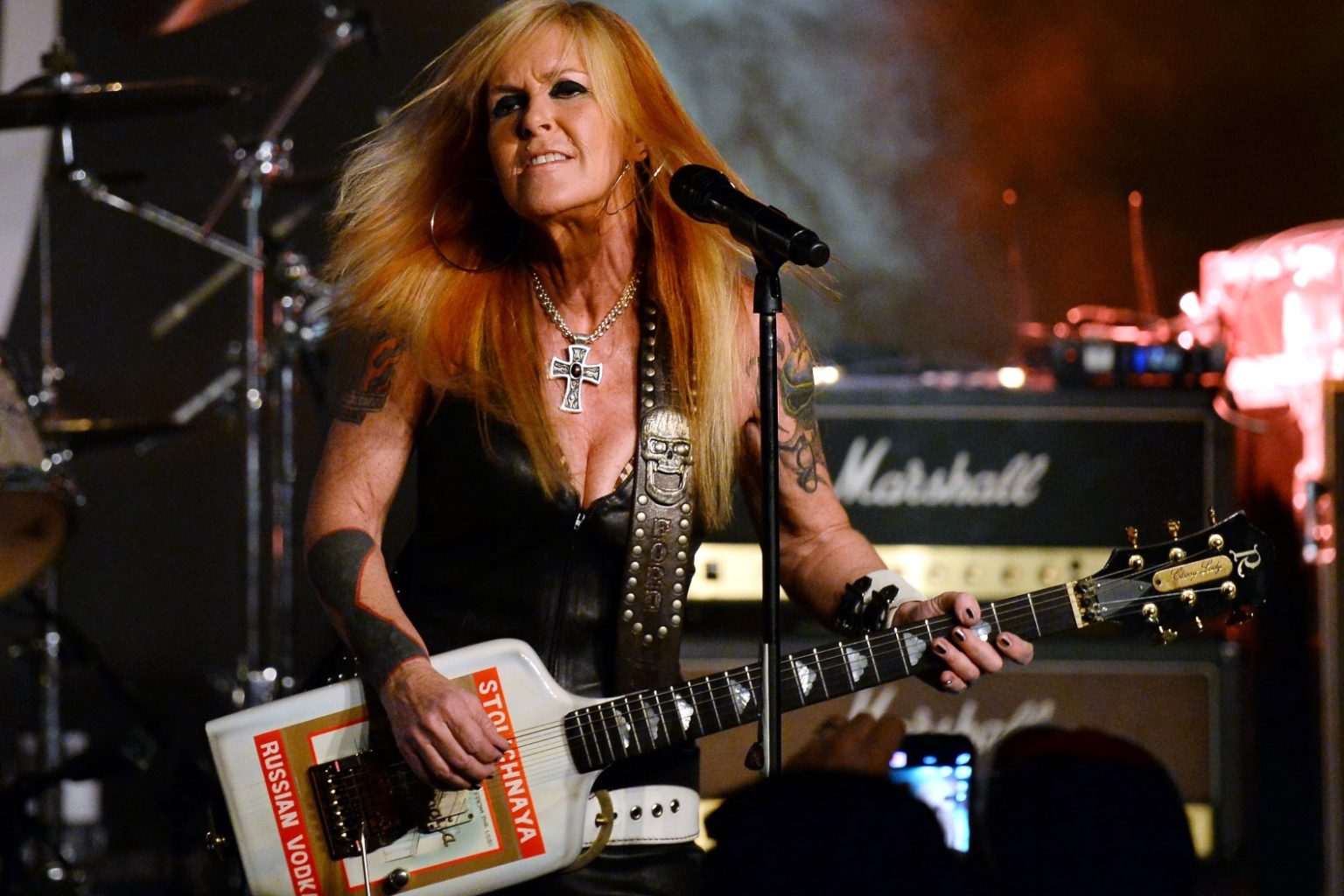 How many kids does Lita Ford have? Why doesn't Lita Ford see her kids