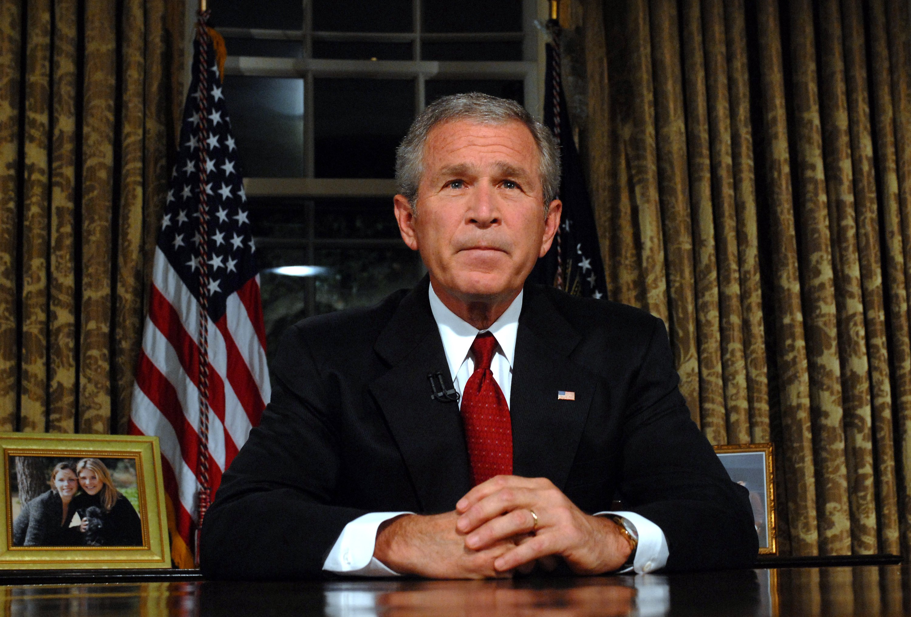 ISIS planeaba asesinar al expresidente W. Bush