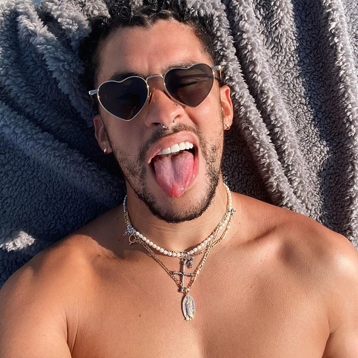 Bad Bunny Surprise Releases New Album Las Que No Iban a Salir E! Online