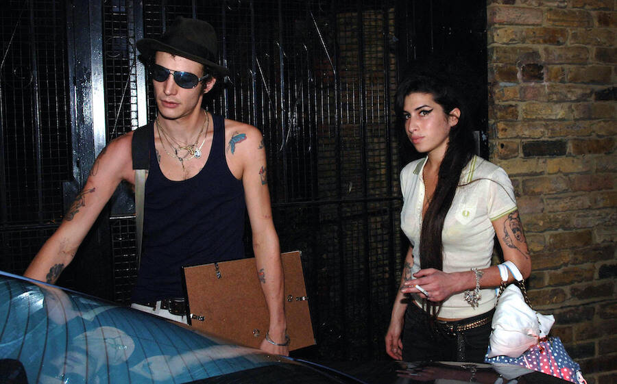In Amy Winehouse 's Death and The Tragic Spiral Behind it Promo Integra