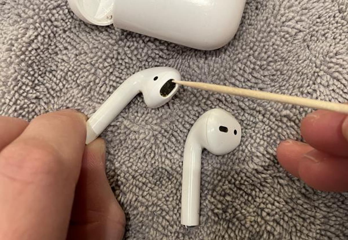 How to dry the AirPods after shower?