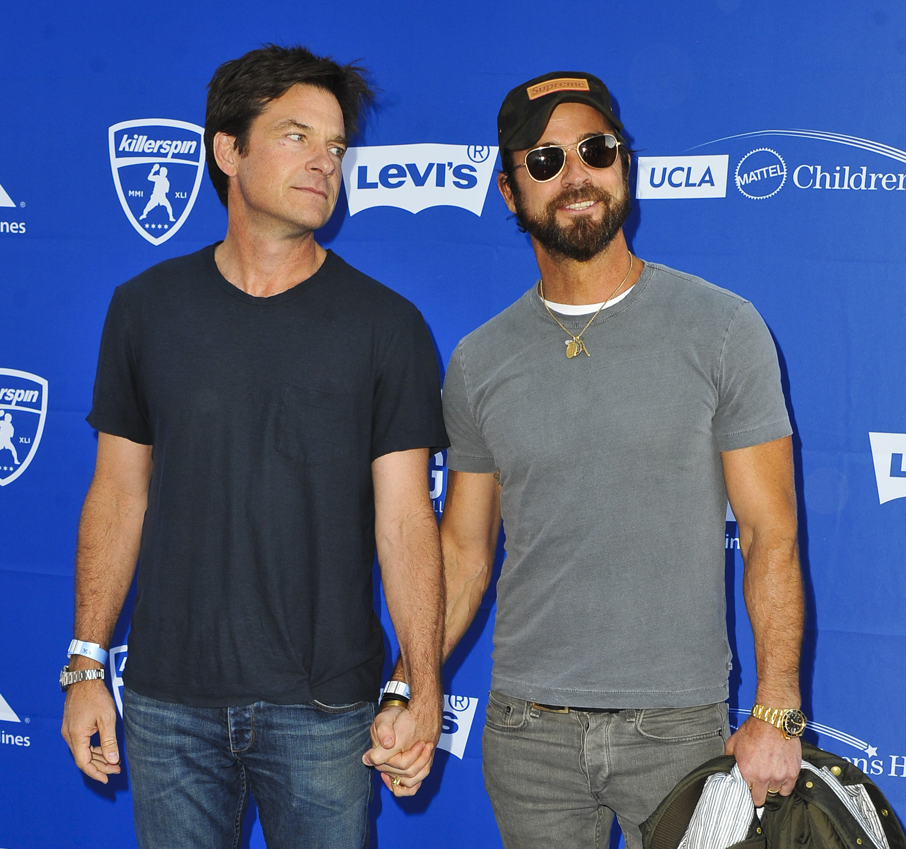 Justin Theroux and Jason Bateman Take Bromance Photos Time