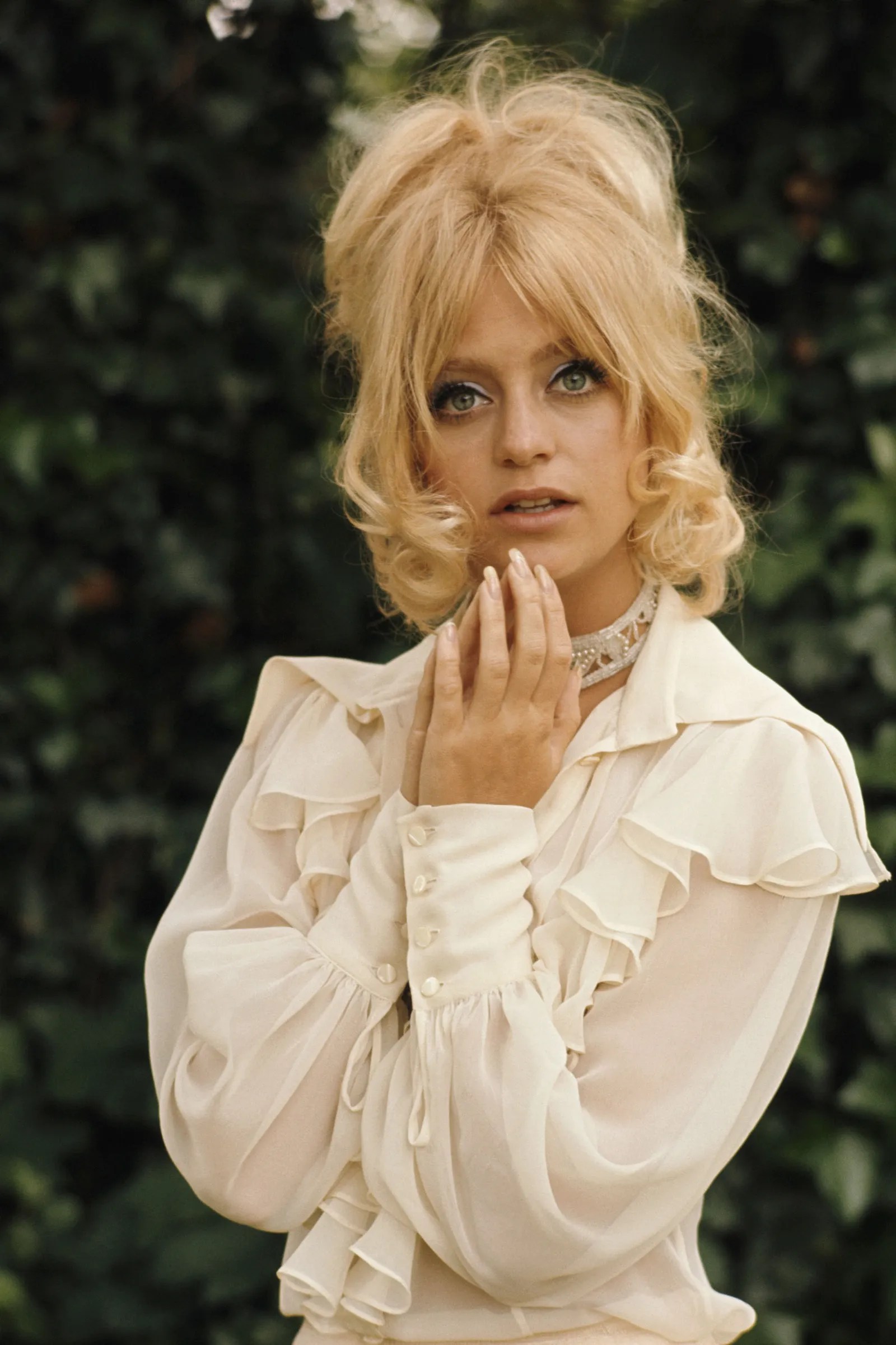 Hollywood Legend Goldie Hawn’s Fashion Influence on Her 71st Birthday