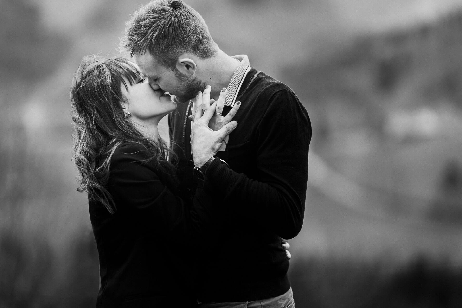 Unveiling The Art Of Meaningful Comments On Couple Photos - JotBlog