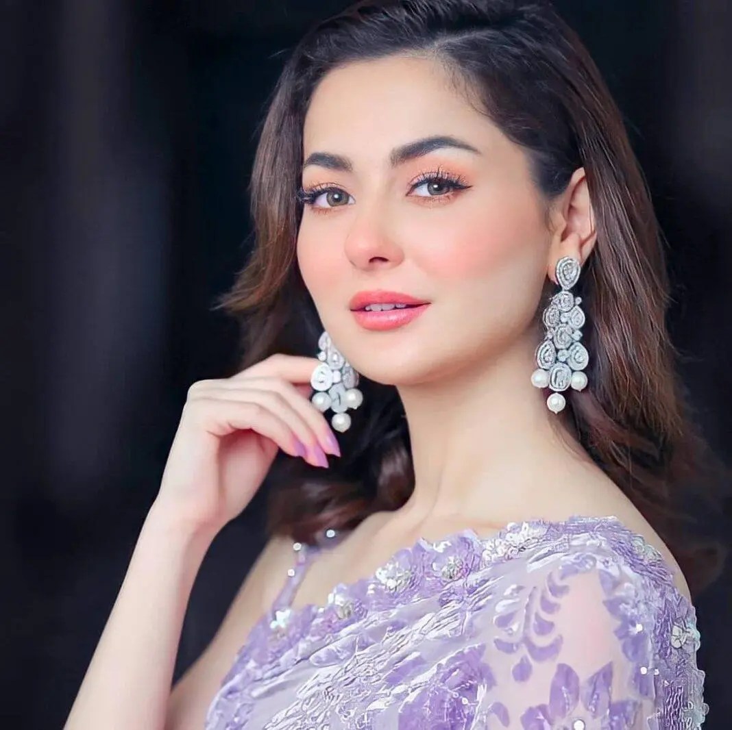 Hania Amir Biography, Age, Education, Career, Relationship & More