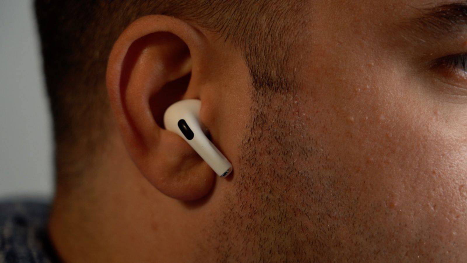 Can You Wear Airpods While Driving?