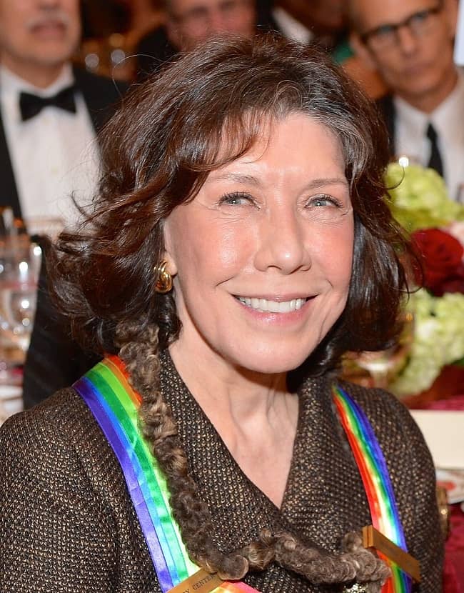 Lily Tomlin Bio, Age, Net Worth, Height, Married, Nationality, Facts