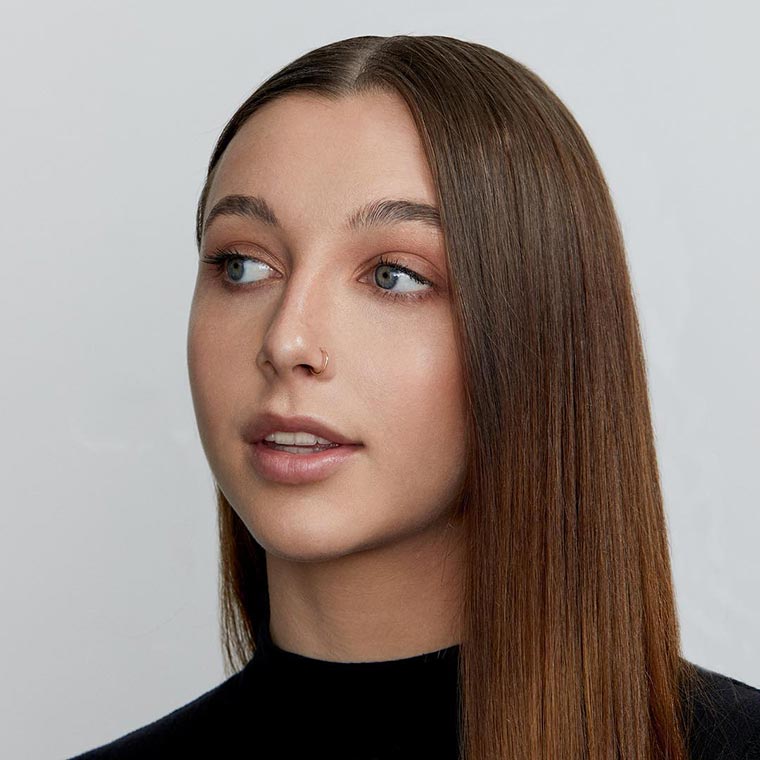 Does Emma Chamberlain Have a Twin Sister? (Answered)