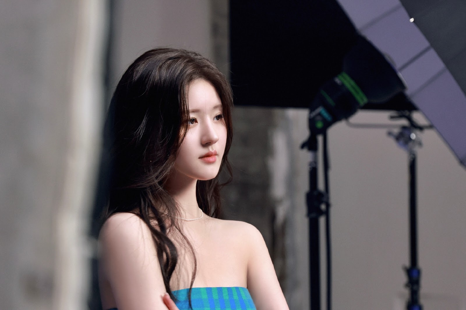 China Entertainment News Behind the scene shots of Zhao Lusi