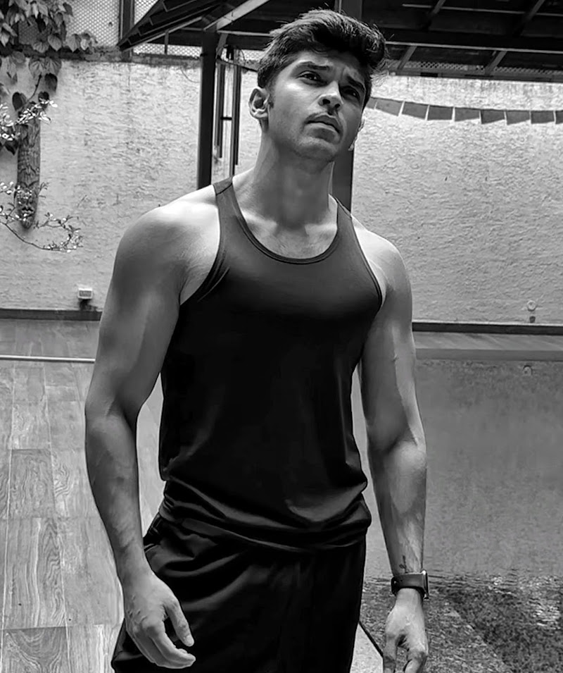 Dhruv Vikram Height, Girlfriend Net Worth and Wiki