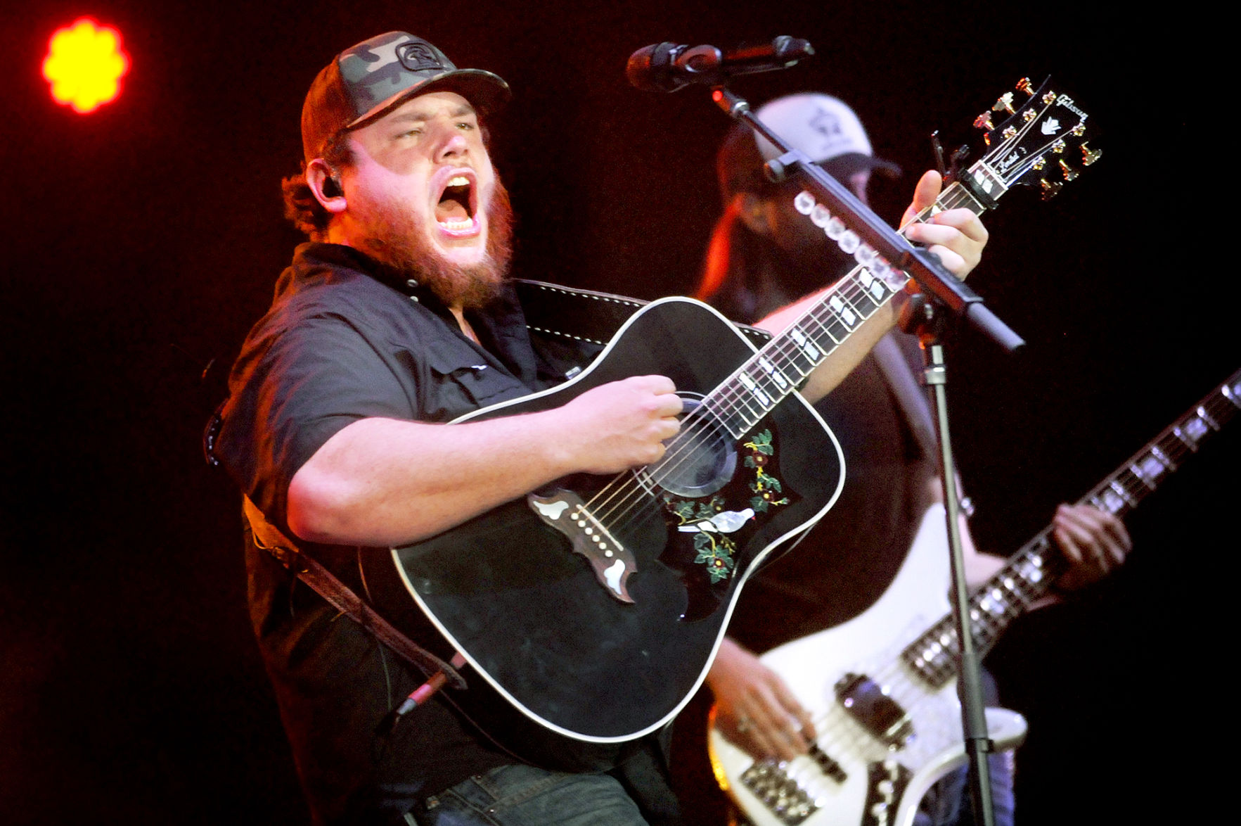 WATCH VIDEO Country star Luke Combs plays to soldout Johnstown arena