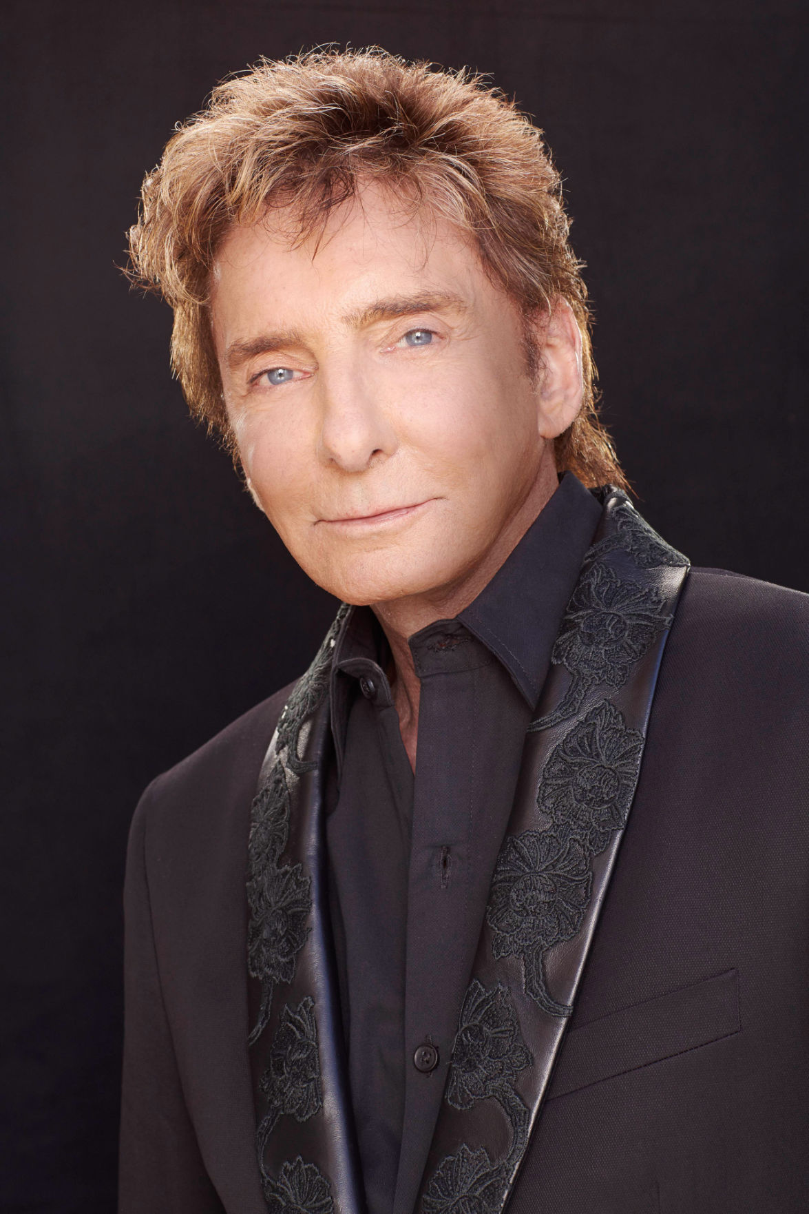Amphi music program gets a lift from pop legend Manilow Education