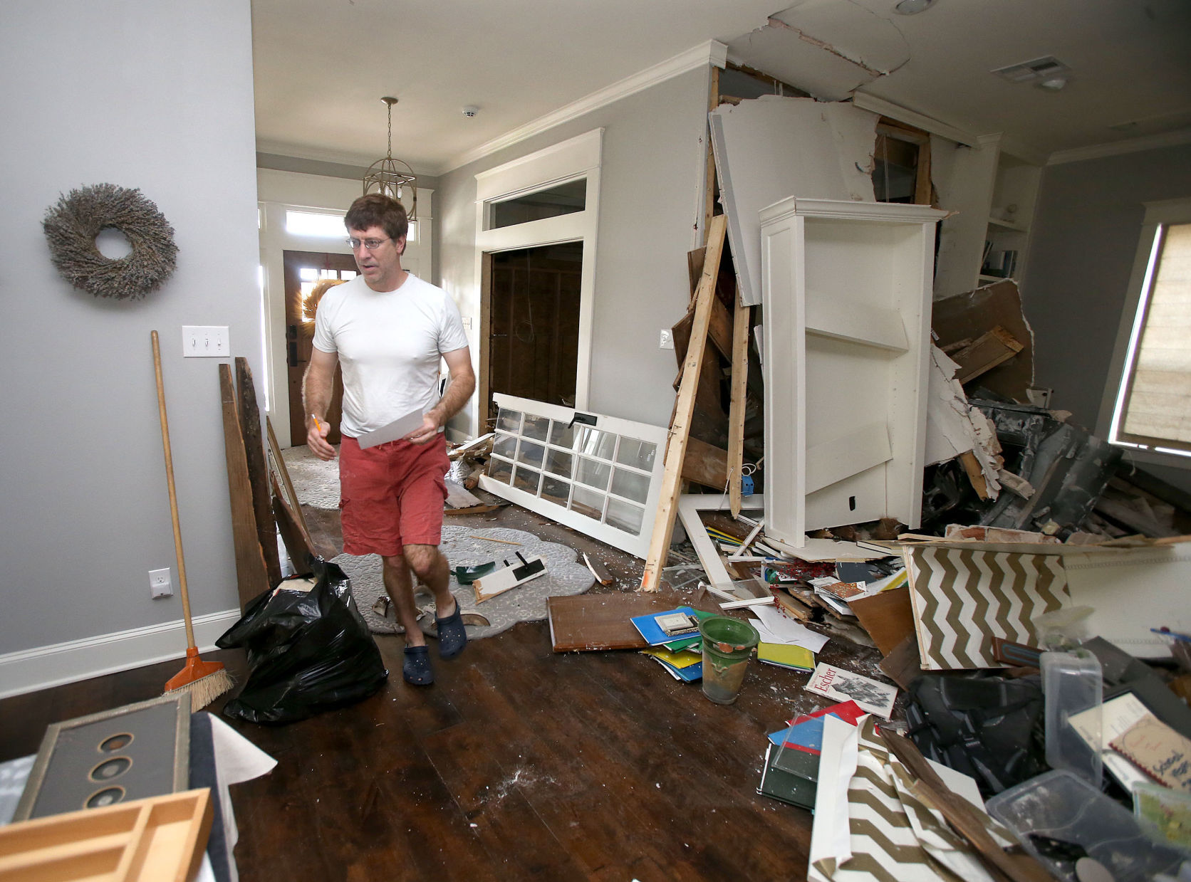 Car smashes into 'Fixer Upper' house City Of Waco
