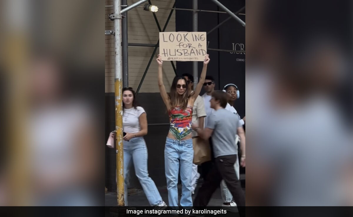 Woman Sick Of Dating Apps Hits US Streets With Cardboard "Looking For