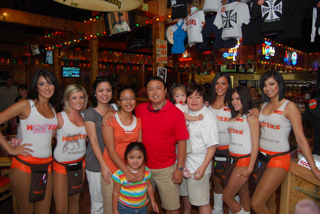 Hooters Moreno Valley, CA arnold ricardo rabor Flickr