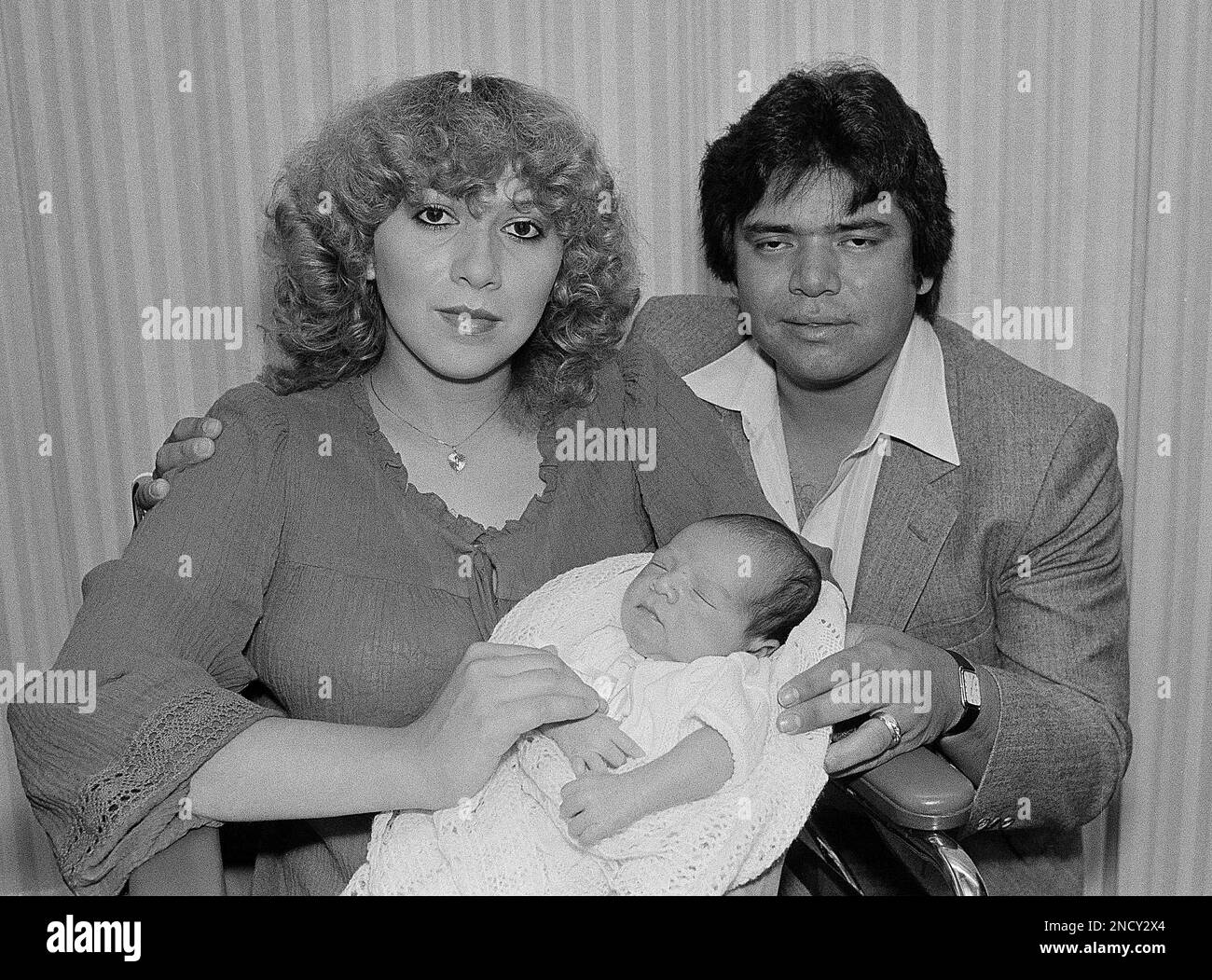 Los Angeles Dodger pitcher Fernando Valenzuela and wife Linda introduce