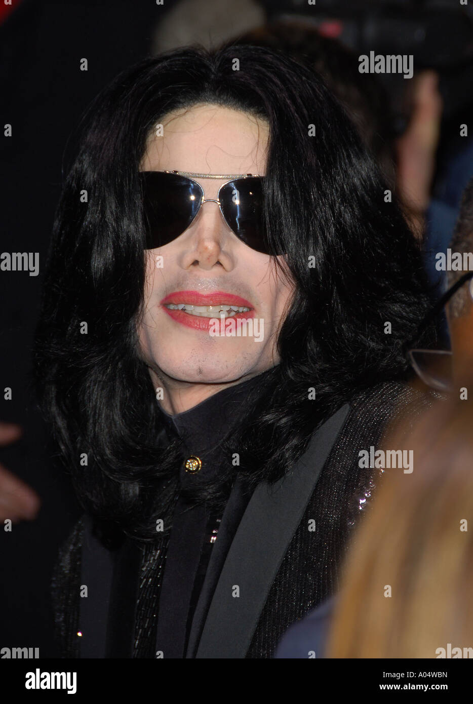 Michael Jackson arrives at the 2006 World Music Awards held in London