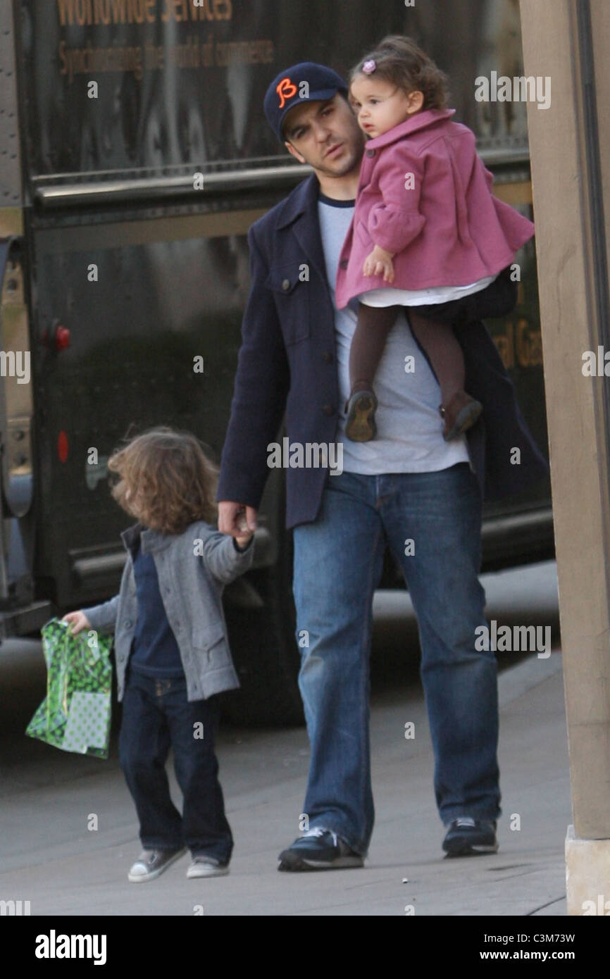 The Wonder Years' star Fred Savage shopping in Hollywood with his