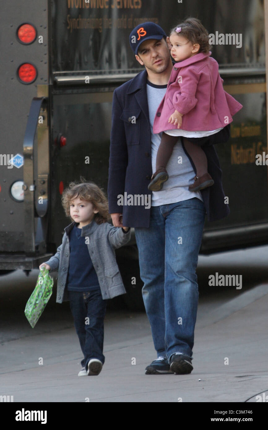 'The Wonder Years' star Fred Savage shopping in Hollywood with his