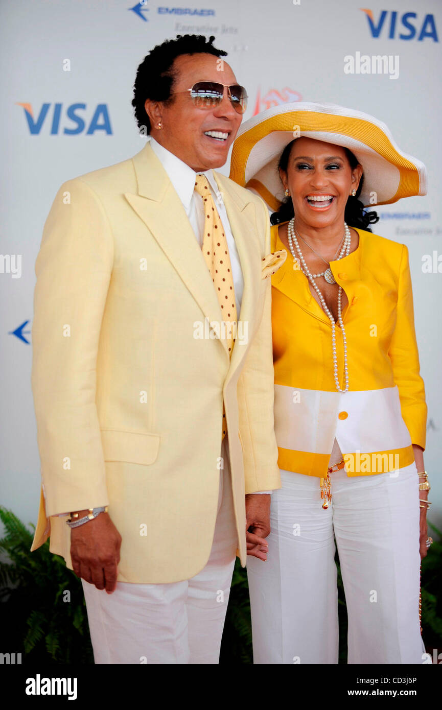 Singer Smokey Robinson and his wife, Frances Glandney, arrived at the