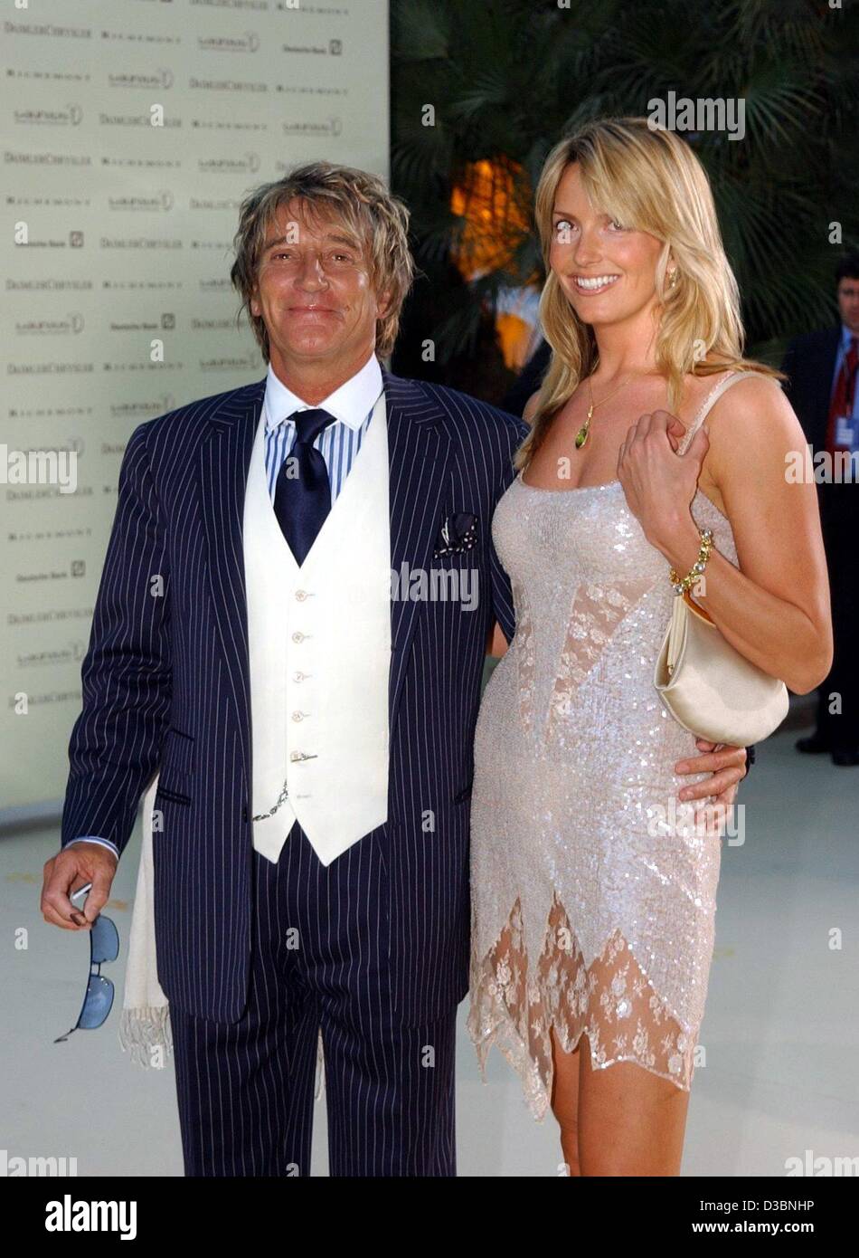 (dpa) British rock singer Rod Stewart and his girlfriend Penny Stock