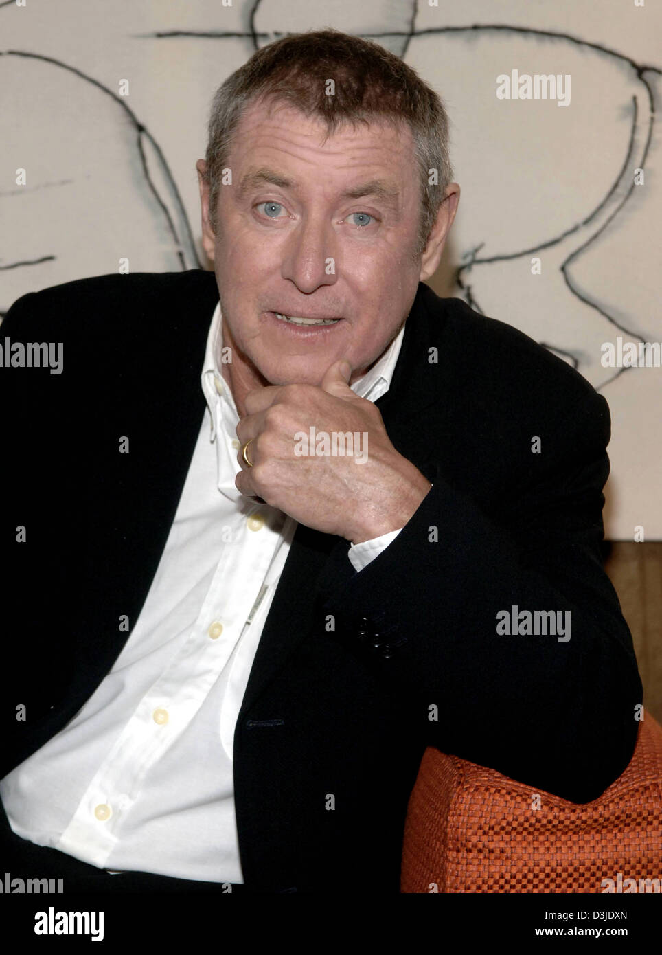 (dpa) British actor John Nettles looks into the camera in Hamburg