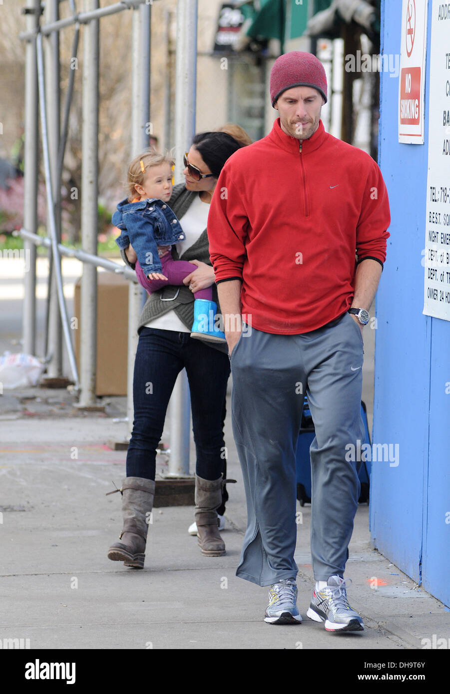 Jason Hoppy his wife Bethenny Frankel and their daughter Bryn go for a