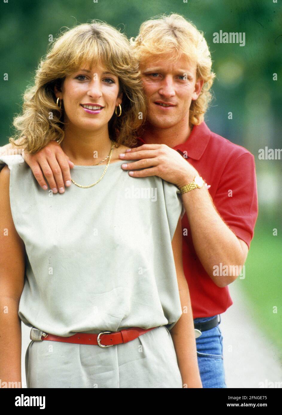 Andreas Brehme (FC Bayern München) con su esposa Pilar 01.08.1987