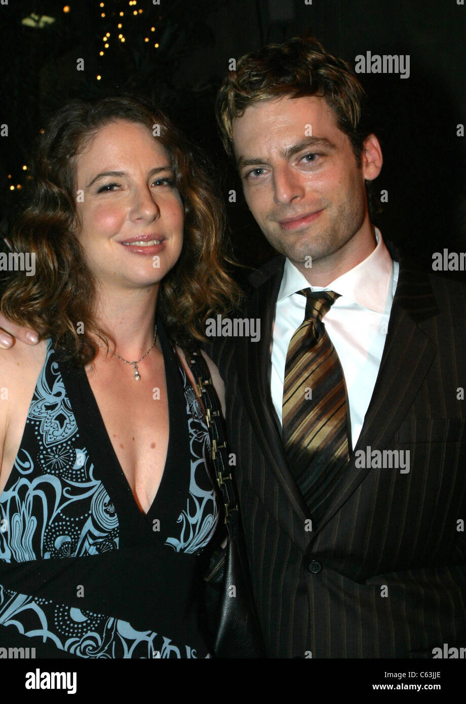 Robin Weigert y Justin Kirk PreEmmy en la recepción en el restaurante Spago de Beverly Hills