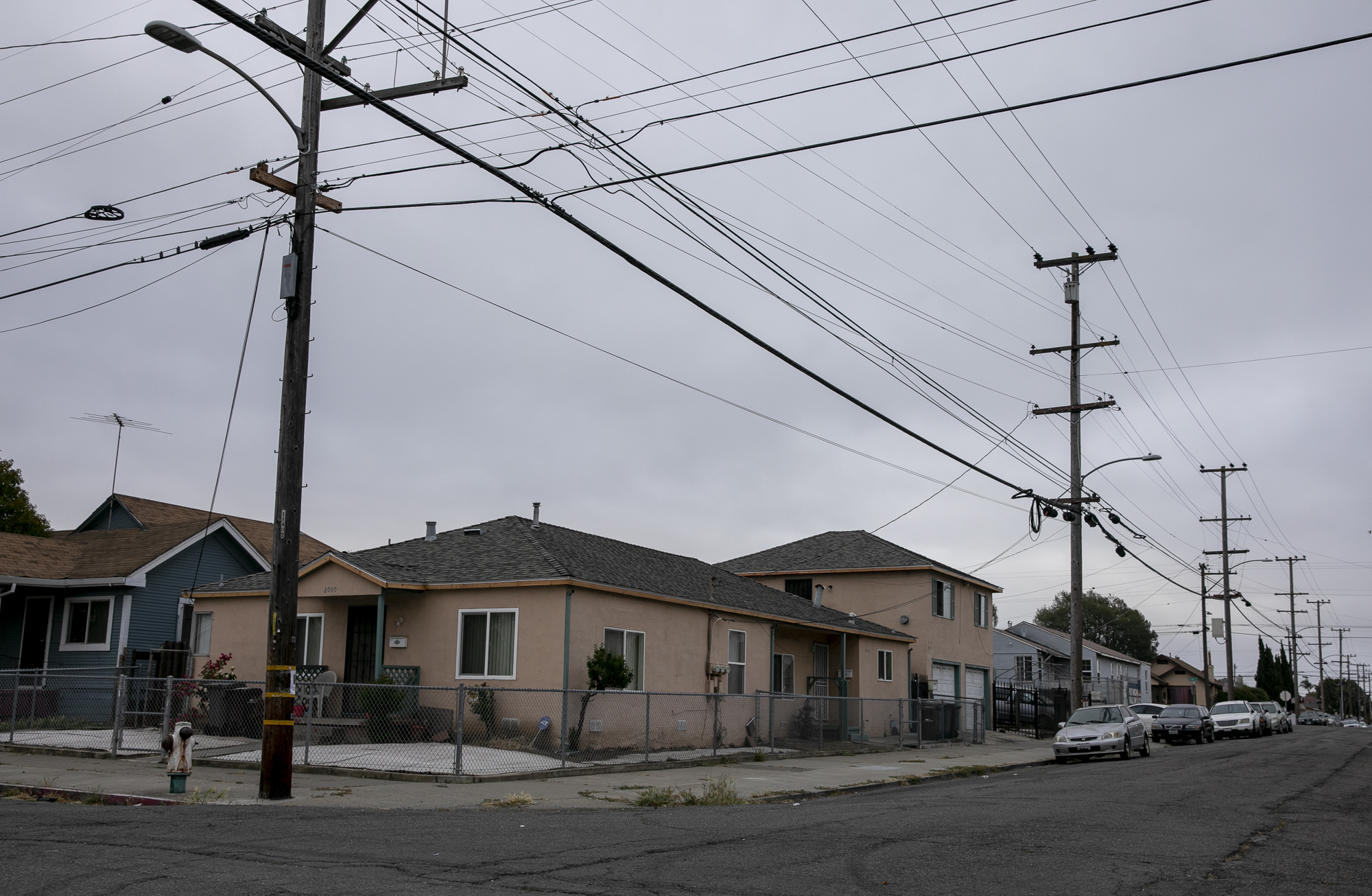 In the Webster neighborhood of East Oakland, a majority Black and Latino area, only 30% of residents own their homes. Photo by Anne Wernikoff, CalMatters