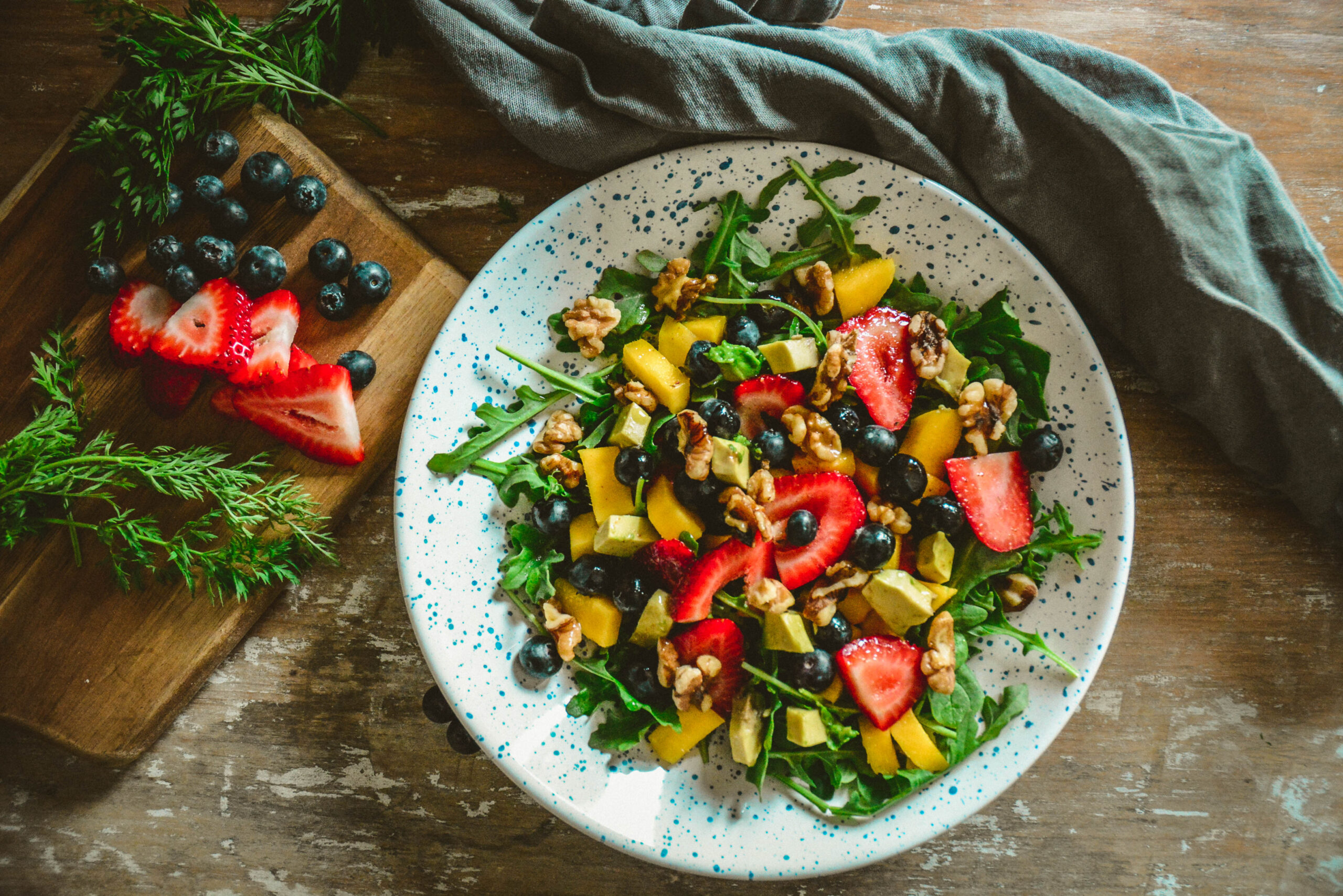 Arugula and Strawberry Salad with Cayenne Lemon Vinagirette